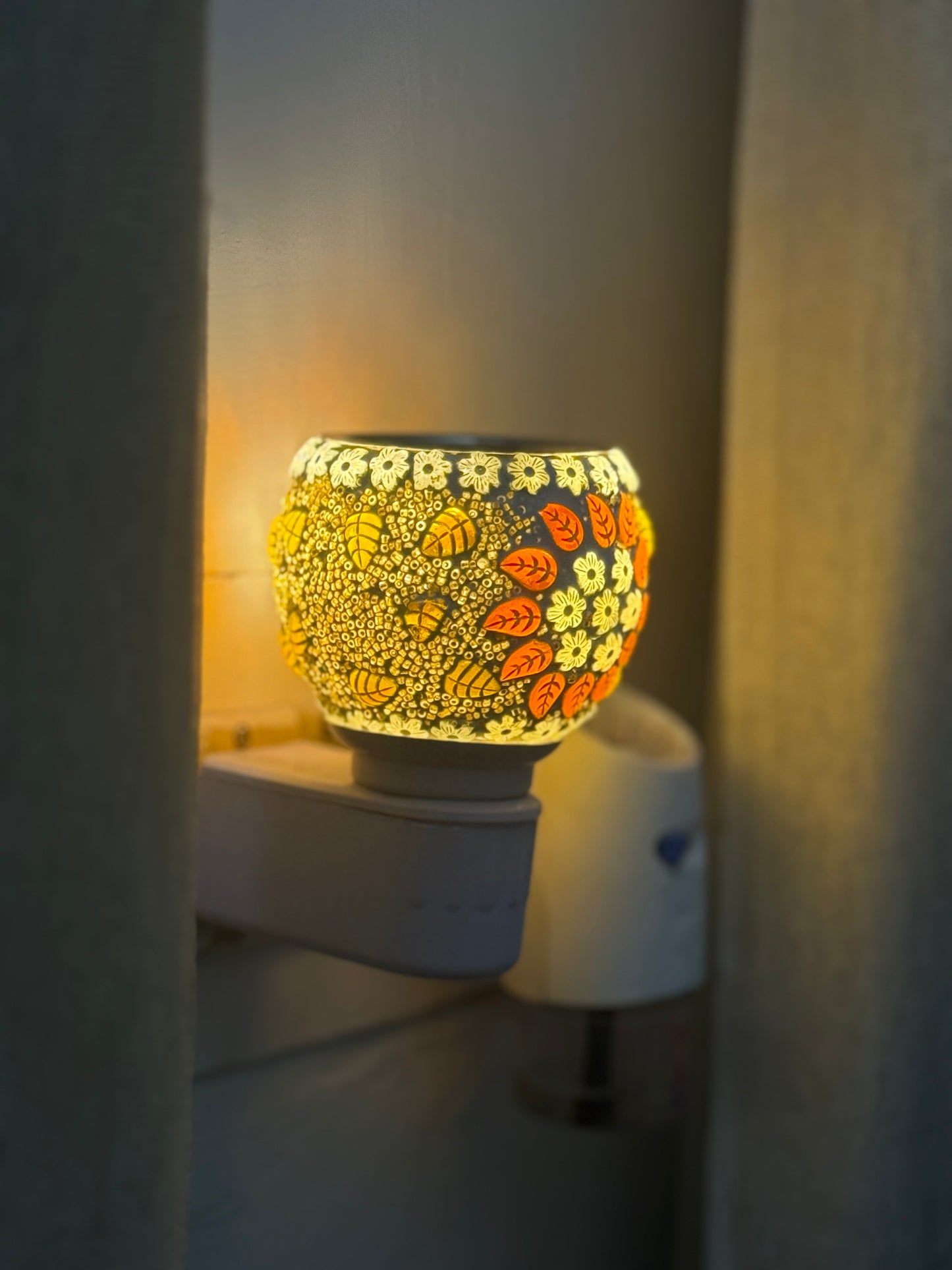 Kapoor Dani Night Lamp Electric Incense Burner, Aroma Burner With Night Lamp, Electric Kapur Burner, (Round) (Multicolor)